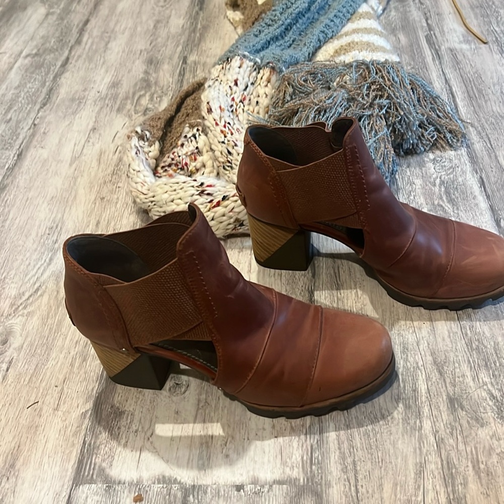 Sorel Booties size 8.5
